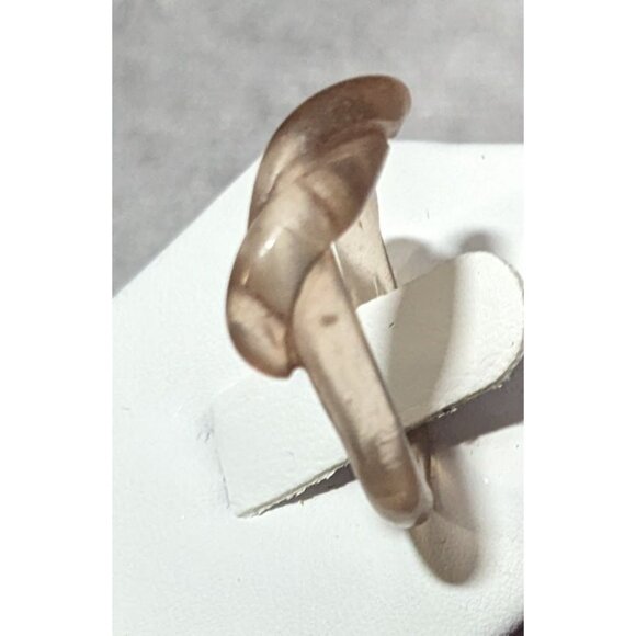 Translucent Tan Knotted Fashion Ring Size 6 1/2 - Picture 12 of 14